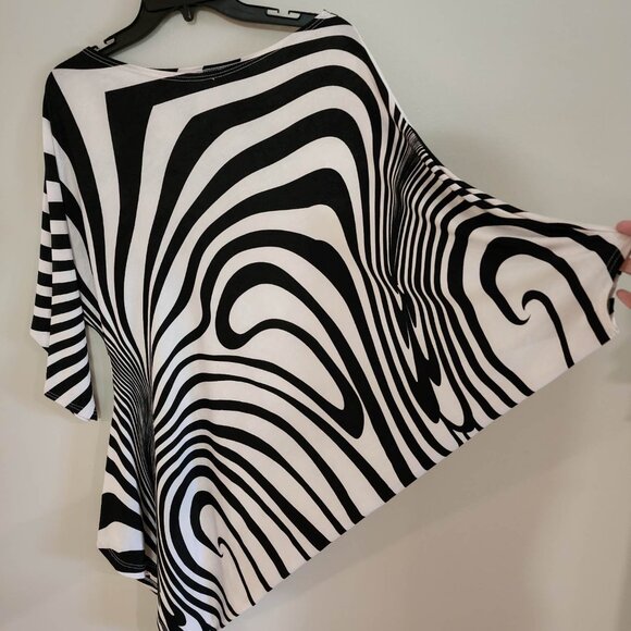 Kanvas Bat Wing Top - Picture 1 of 7